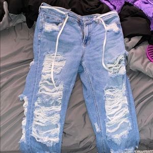 AMERICAN EAGLE RIPPED JEANS‼️